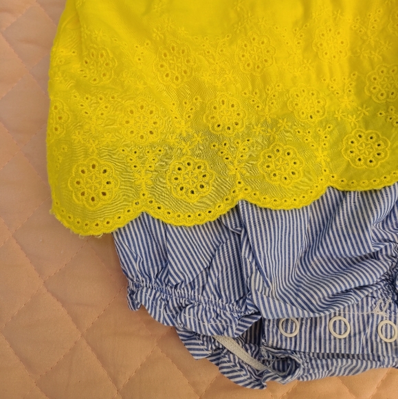 Baby girl bundle by Carter's, size 9 months - Picture 6 of 9